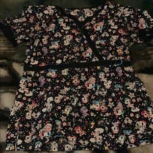 Women’s scrubs shirt